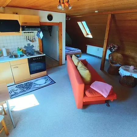 Rummy's Mit Garten Appartement